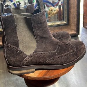 Cole Haan Chelsea Brogue leather boots.  Men’s 8.5 These just need a good clean.